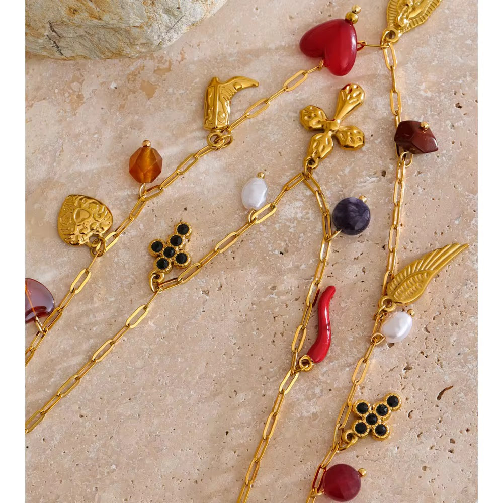 Collier bohème doré multi-breloques avec croix