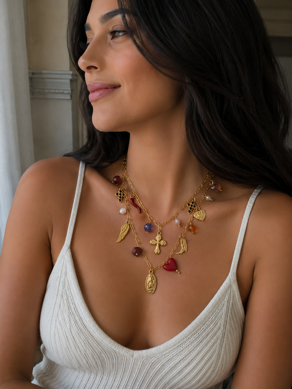 Collier bohème doré multi-breloques avec croix