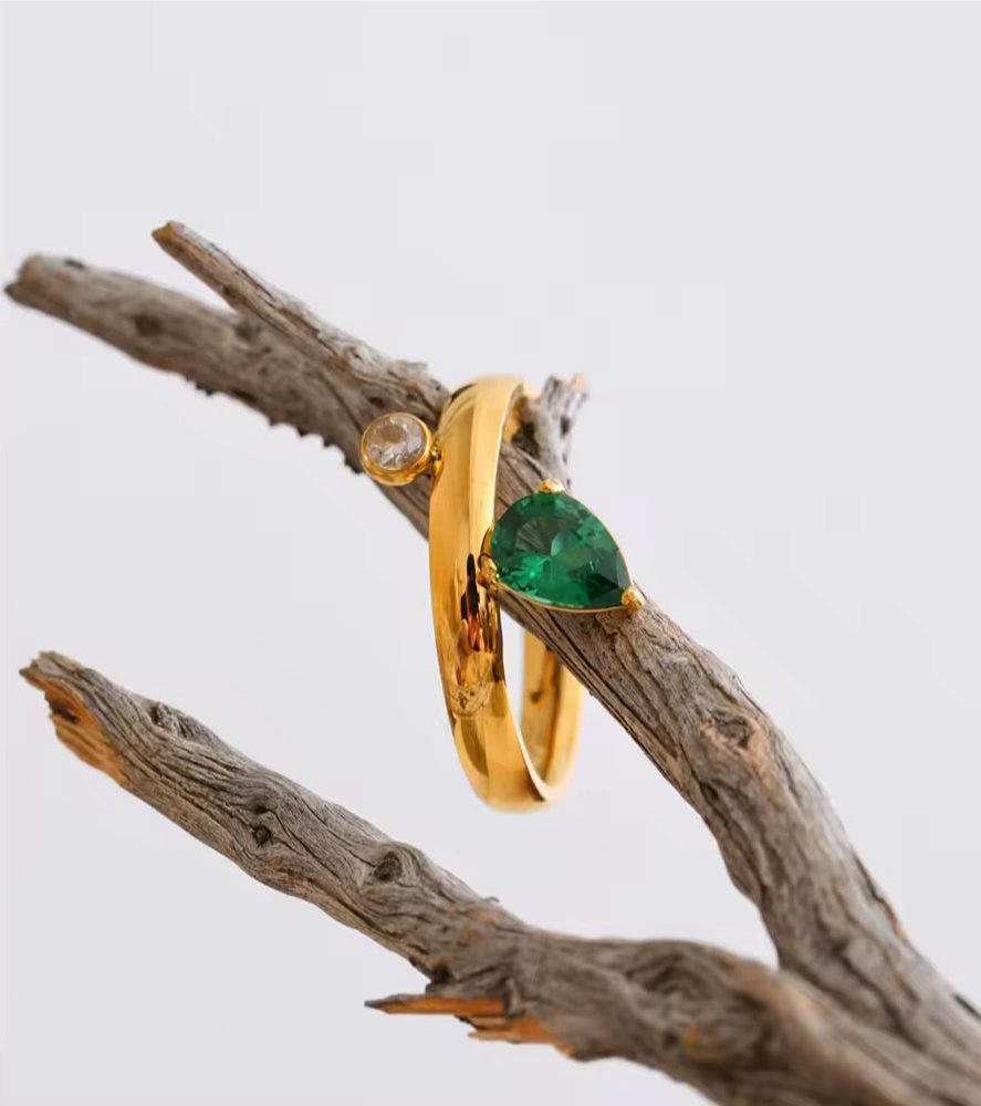 Bague pierre naturelle verte plaqué or 18k