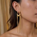 Boucles pendantes sculpturale dorée