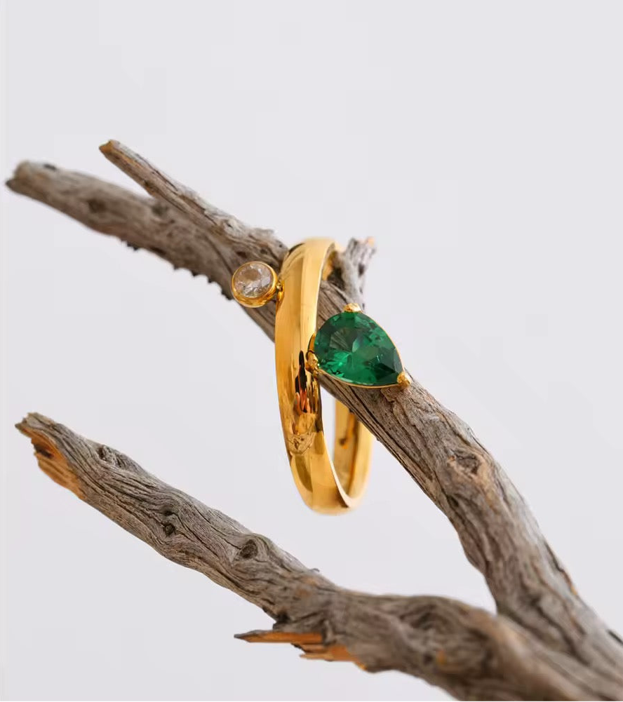 Bague pierre naturelle verte plaqué or 18k