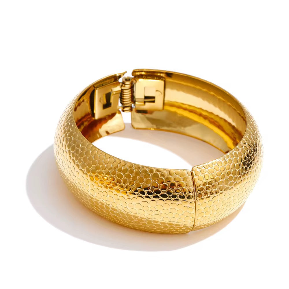 Manchette Dorée Texturée Chic Plaqué Or 18 carats