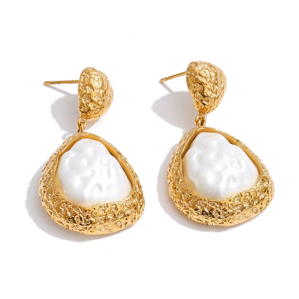 Boucles d’oreilles tendances perles baroques 