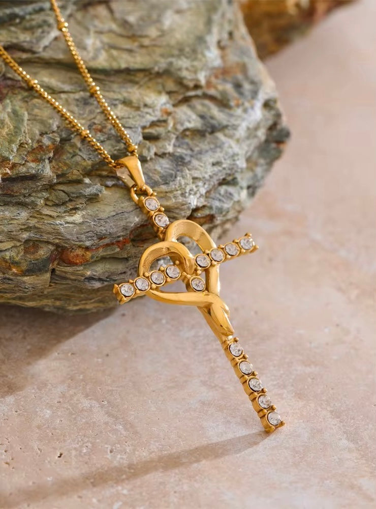 Collier croix coeur sacrée plaqué or et zirconium