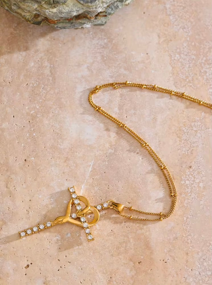 Collier croix coeur sacrée plaqué or et zirconium