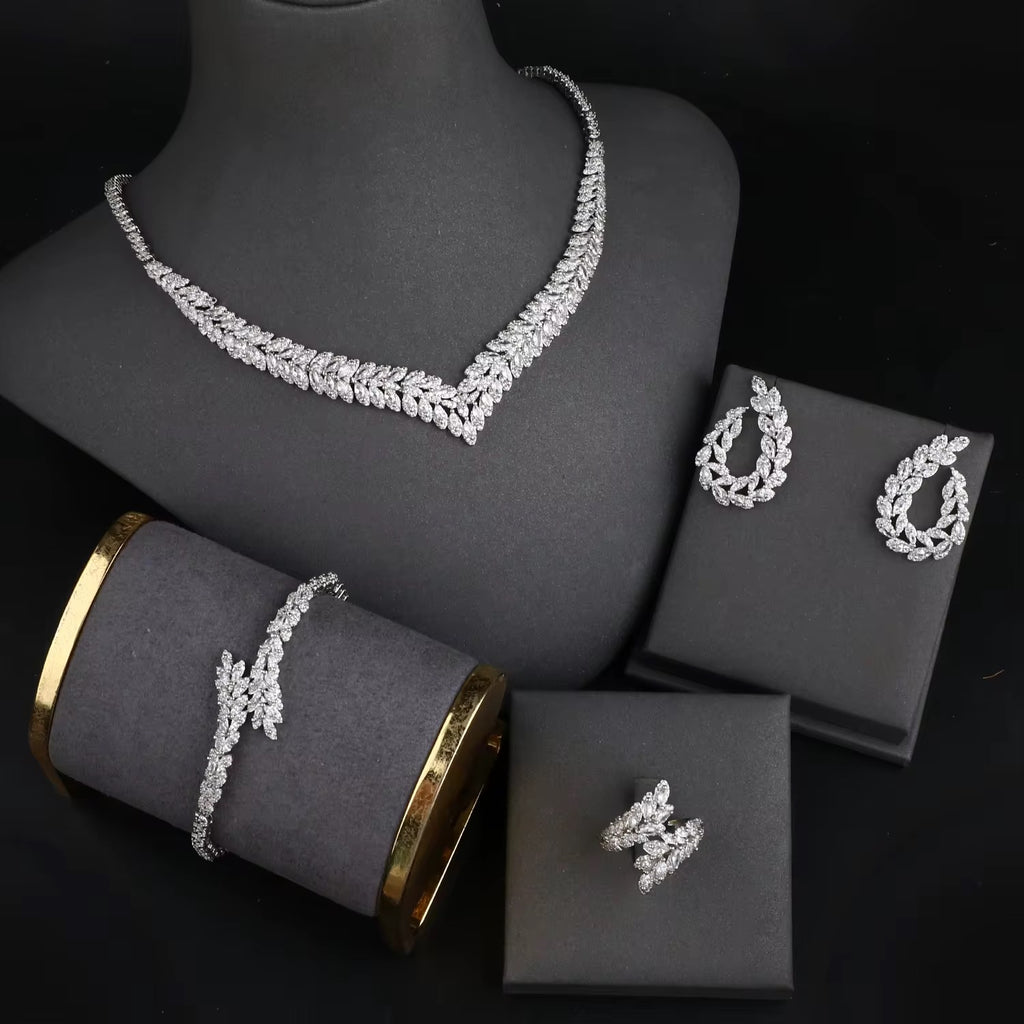 Parure reine Élisabeth diamants zircon platine