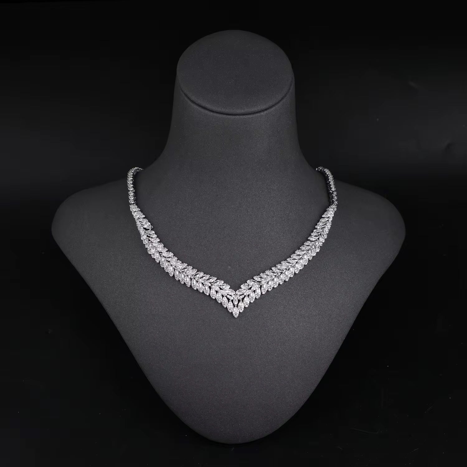 Parure reine Élisabeth diamants zircon platine