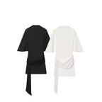 Robe blanche courte avec détails à sequins