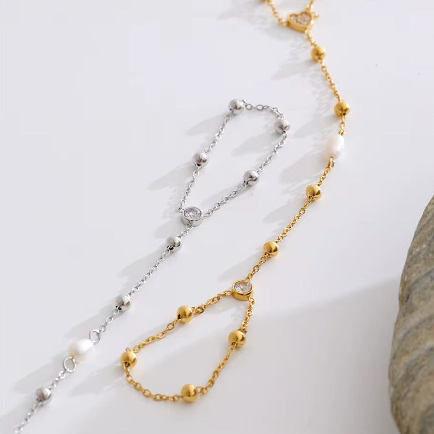 Chaîne de Main Dorée Perle & Cœur Zircon